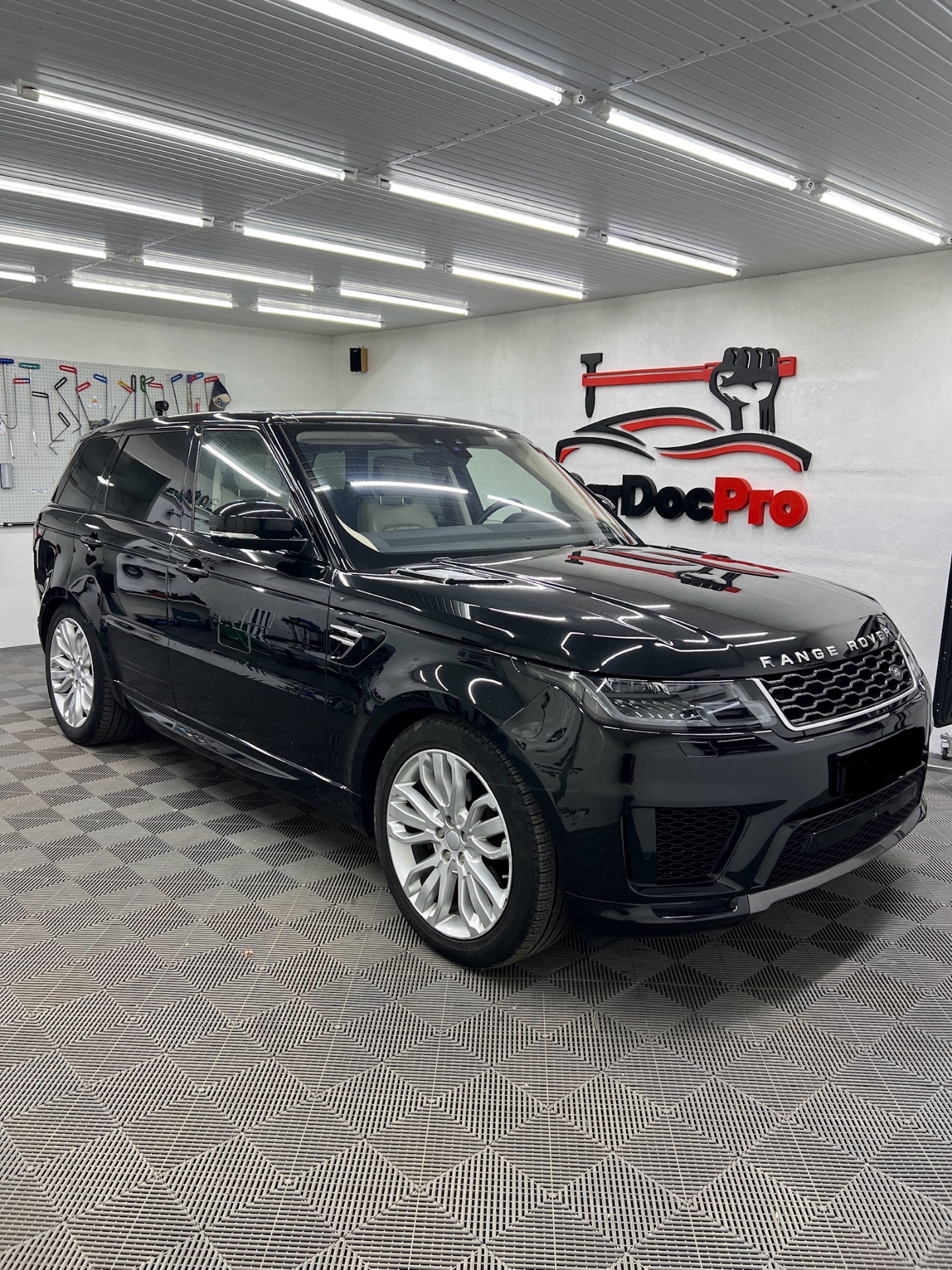 Lucrări PDR · Range Rover — reparație PDR în atelierul CarDocPro