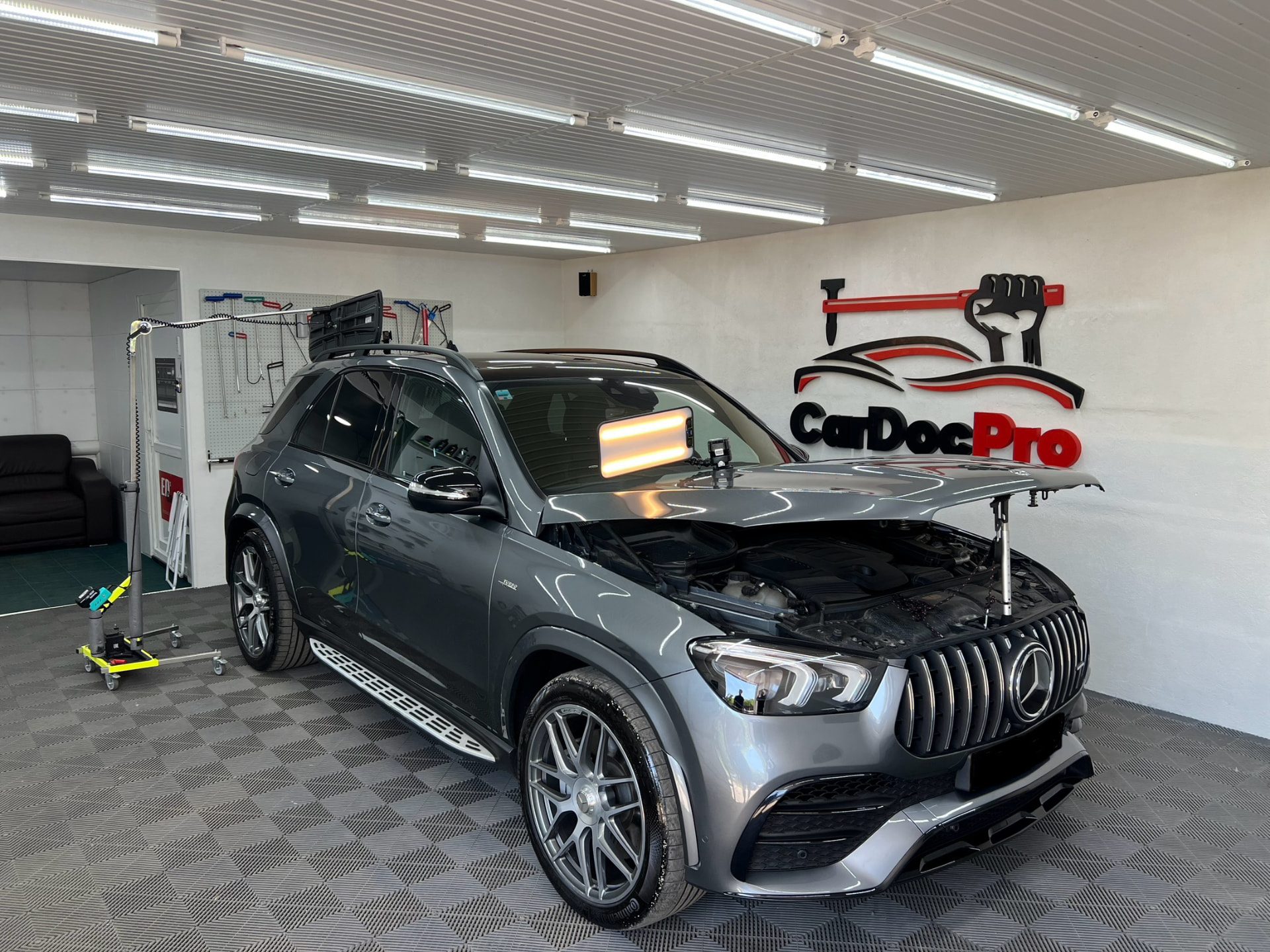Lucrări PDR · Mercedes — reparație PDR în atelierul CarDocPro