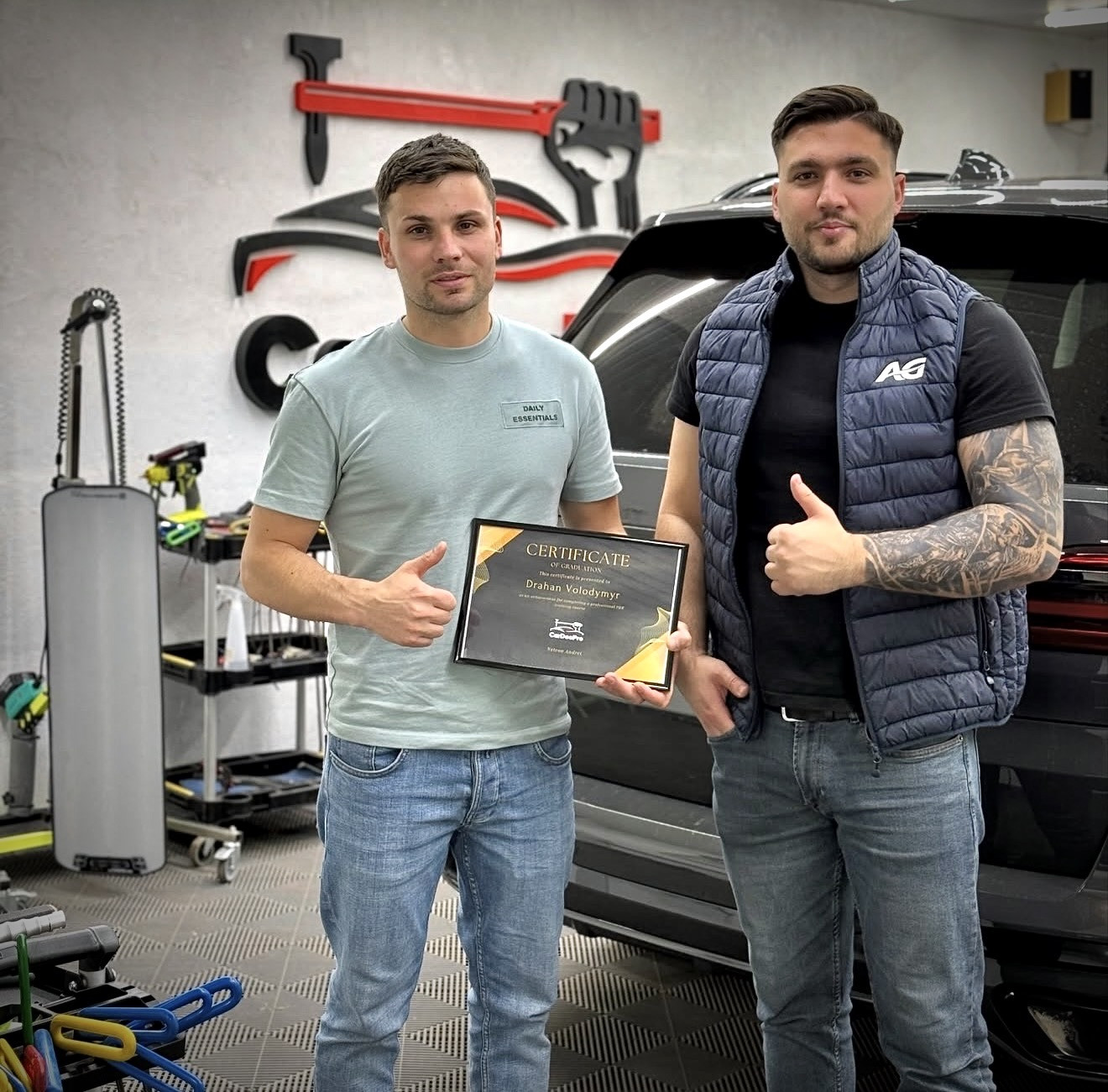 Absolvent CarDocPro cu diploma de curs PDR, alături de Andrei Netcov (5)