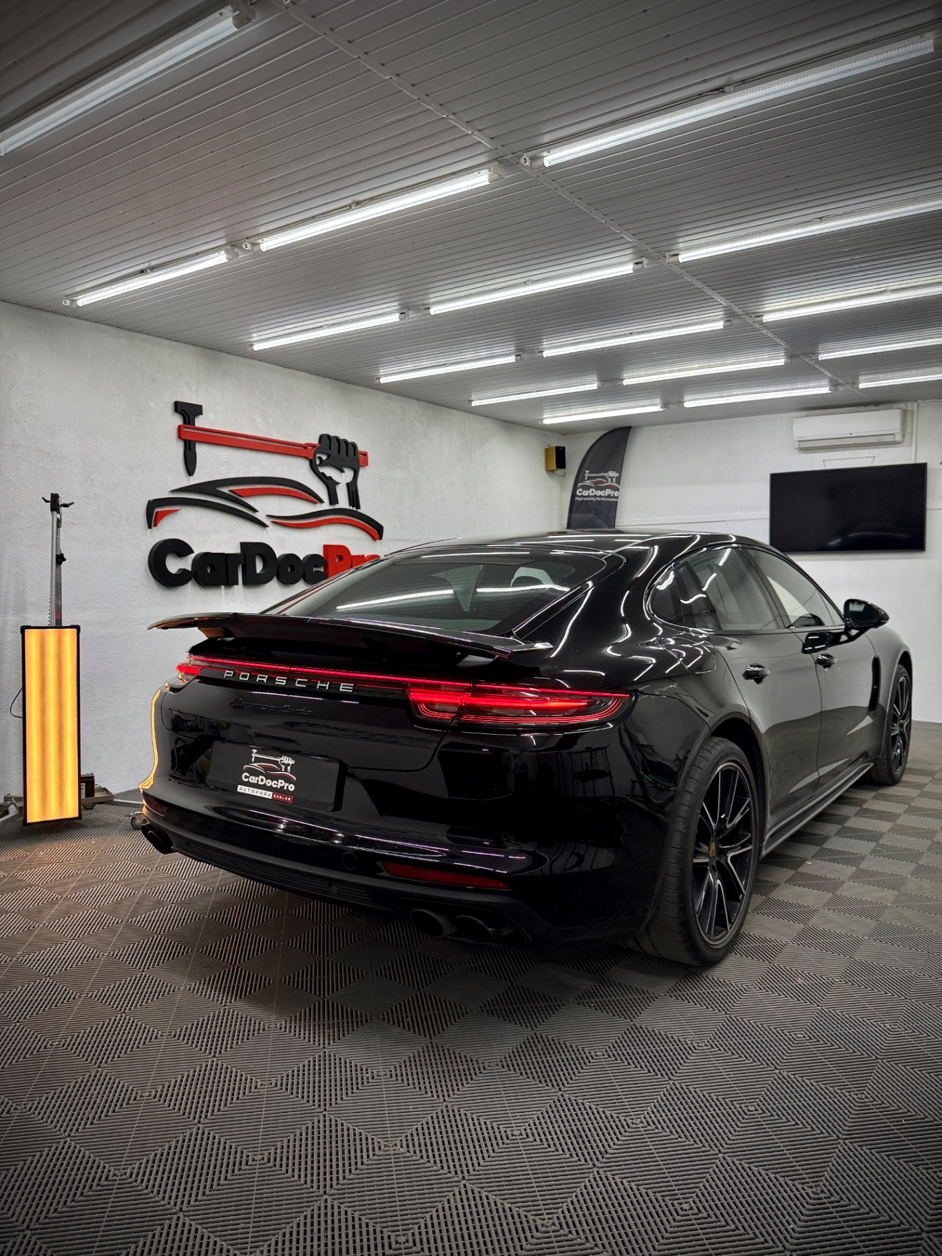 Lucrări PDR · Porsche Panamera — reparație PDR în atelierul CarDocPro